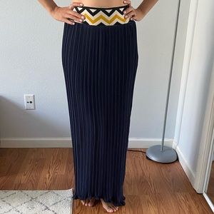 Gorgeous Vici pleated maxi skirt - size small